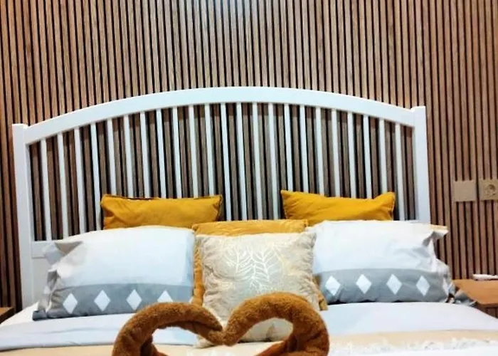 Casa Macon Gold