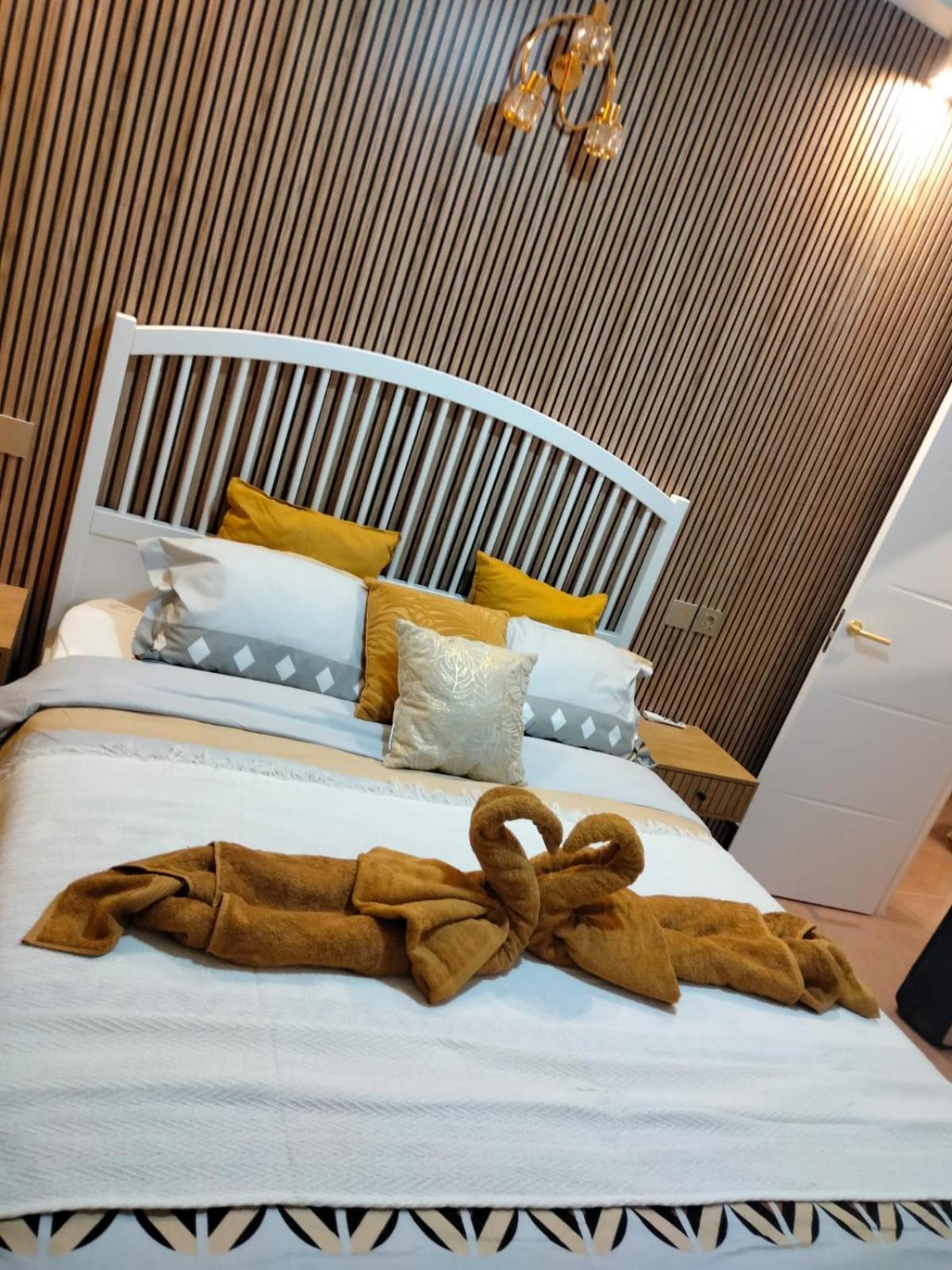 Casa Macon Gold